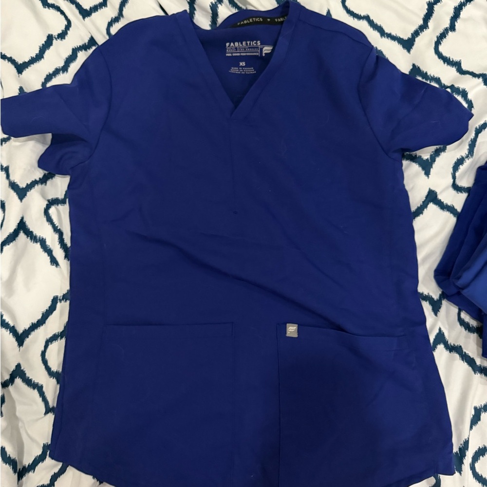 Fabletics women’s royal blue scrub set